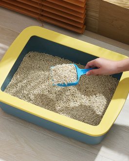 Semi-Closed Cat Litter Box With Spoon